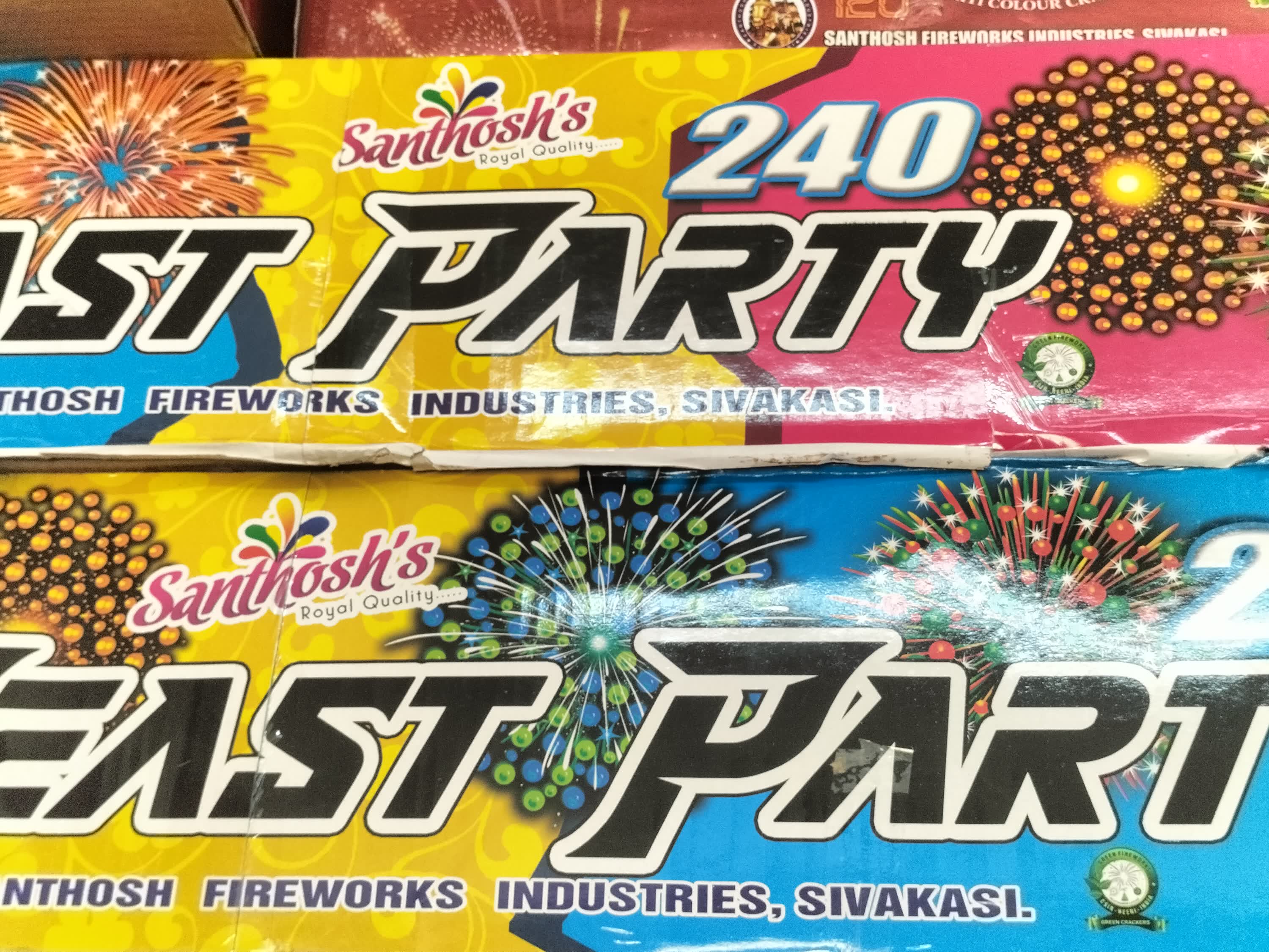 240 SHOT MULTICOLOUR & CRACKLING